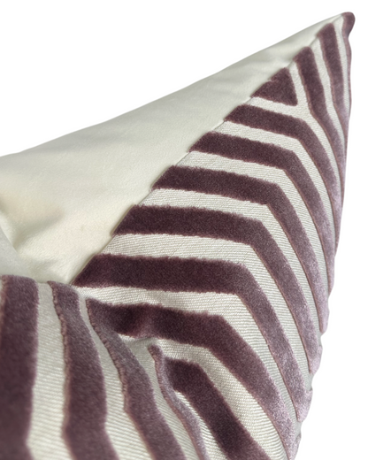 Vanderbilt Velvet Pillow in Lilac