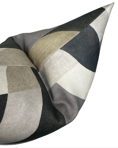 Colonnade Pillow in Onyx