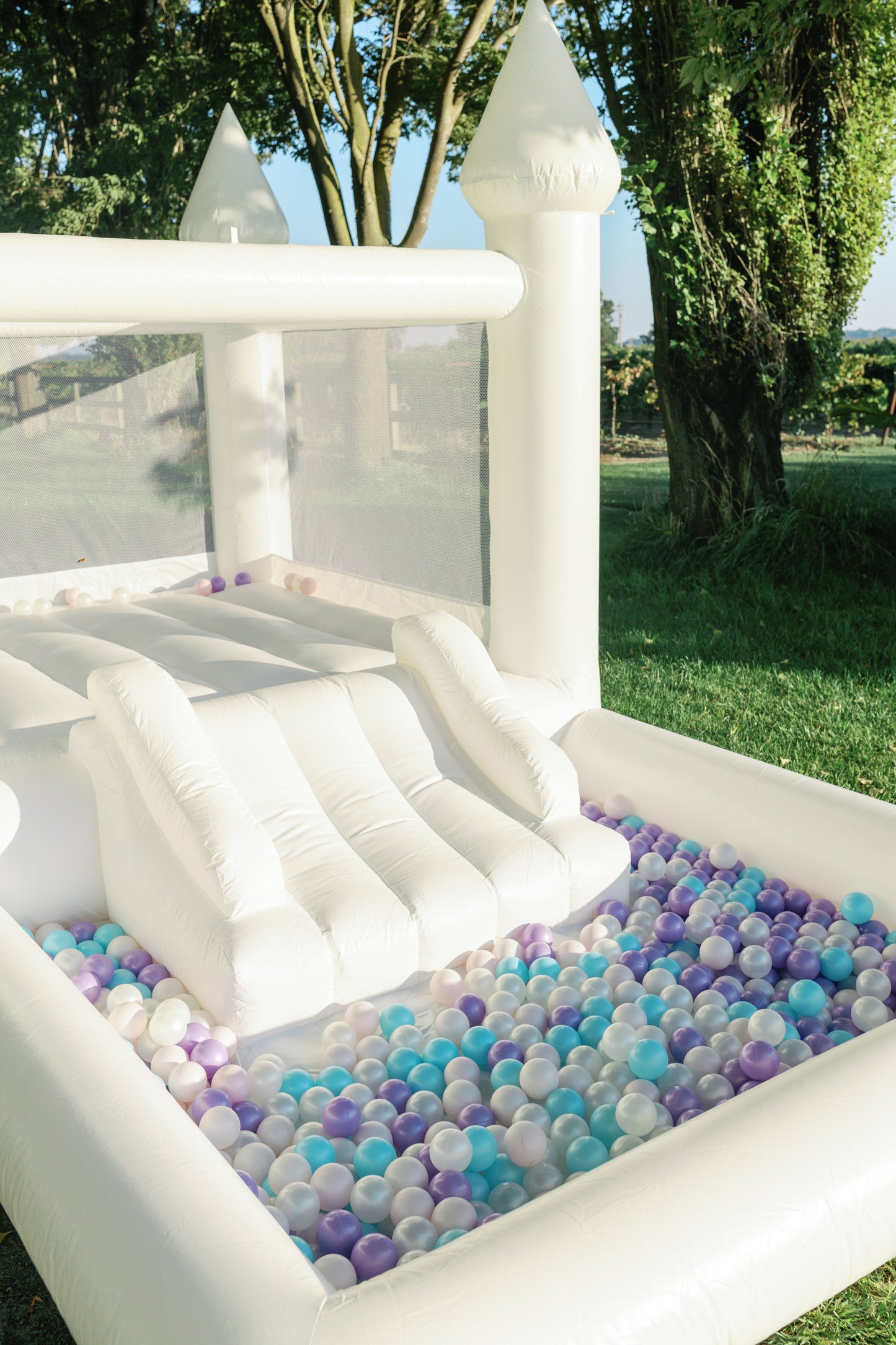 Mini Marcos Bounce House w/ Ball Pit Combo - White