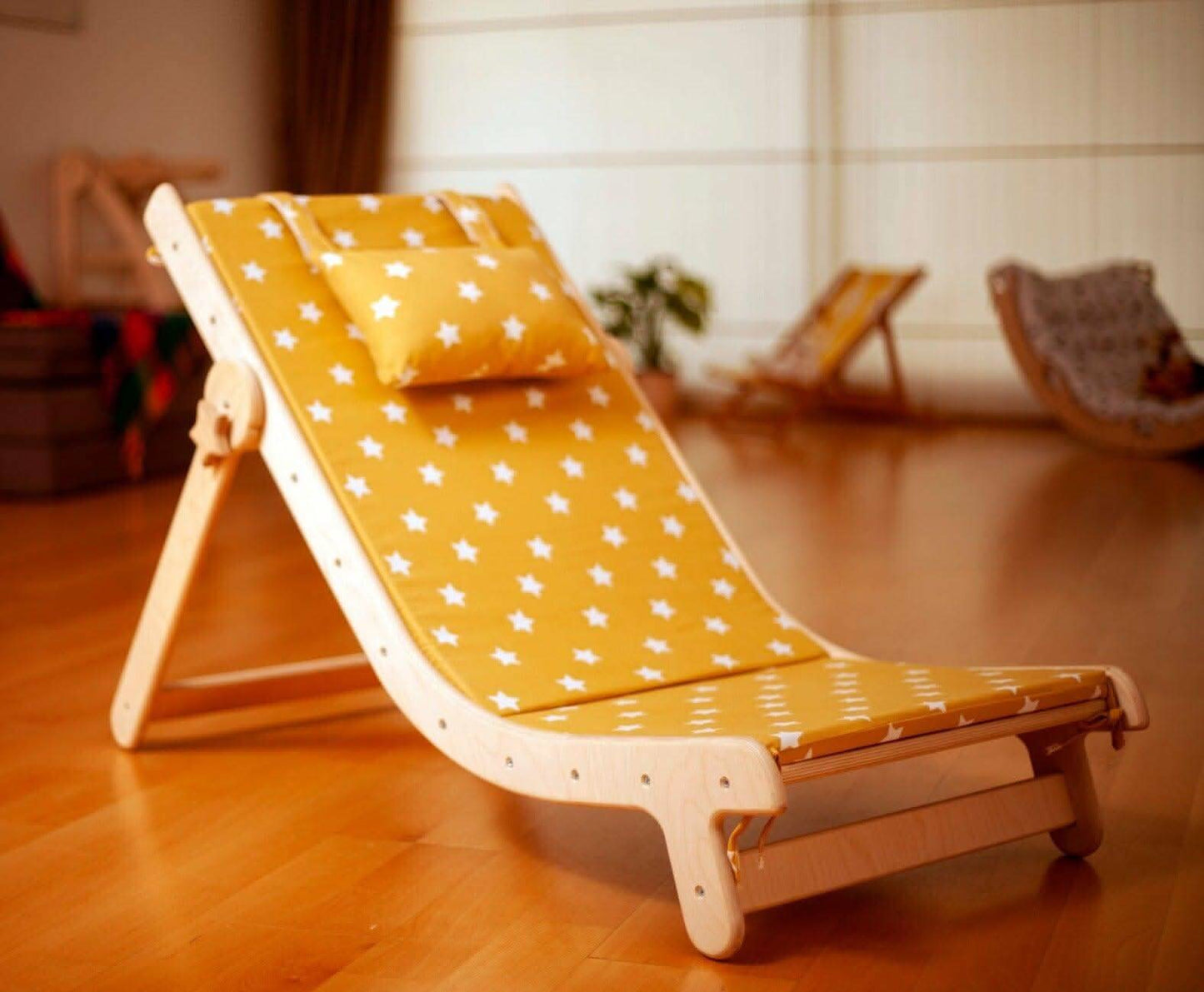 Adjustable Kids Lounge Chair w/ Comfy Pad