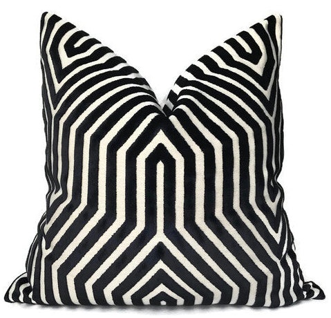 Vanderbilt Pillow in Noir Black