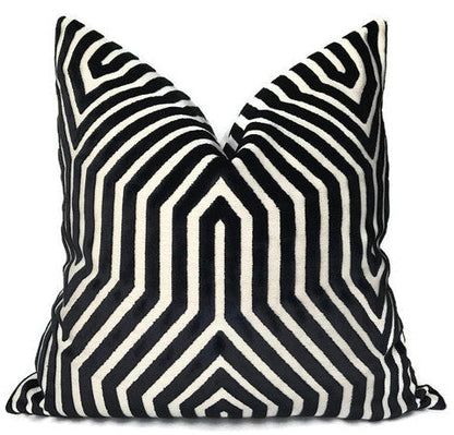Vanderbilt Pillow in Noir Black