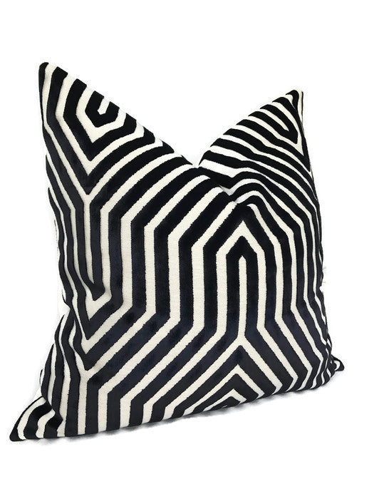 Vanderbilt Pillow in Noir Black